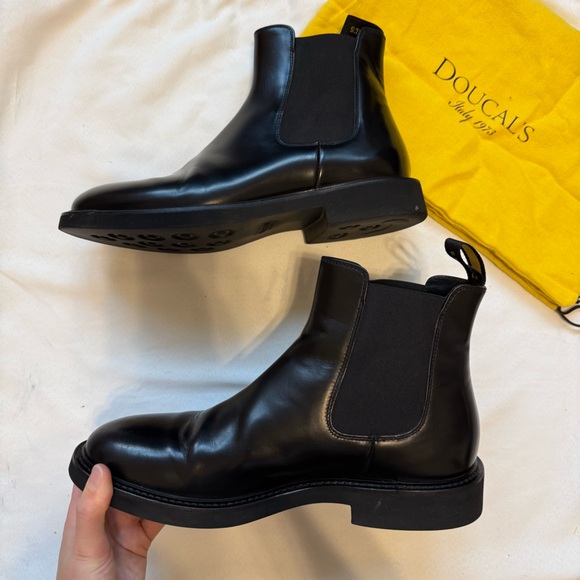 Doucal\'s Sleek Black Leather Ankle Boots main image 5